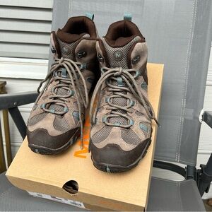 Merrell Mid Hiking Boots, Waterproof, Women’s size 10